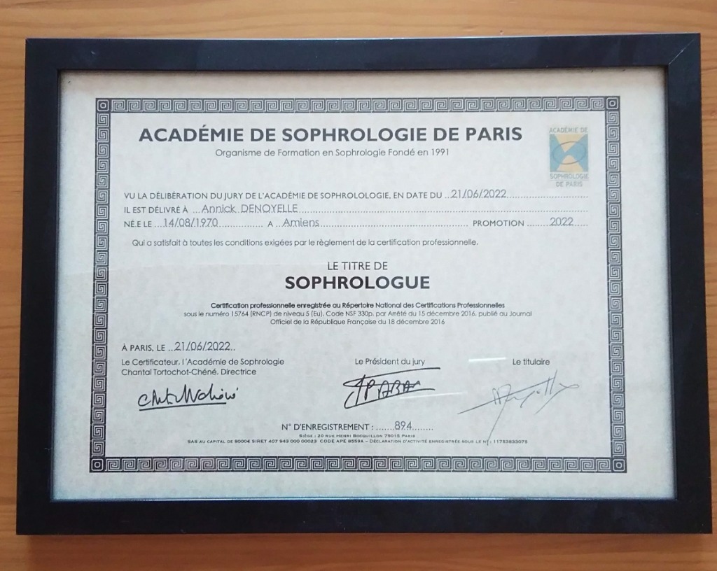 photo diplome Annick DENOYELLE