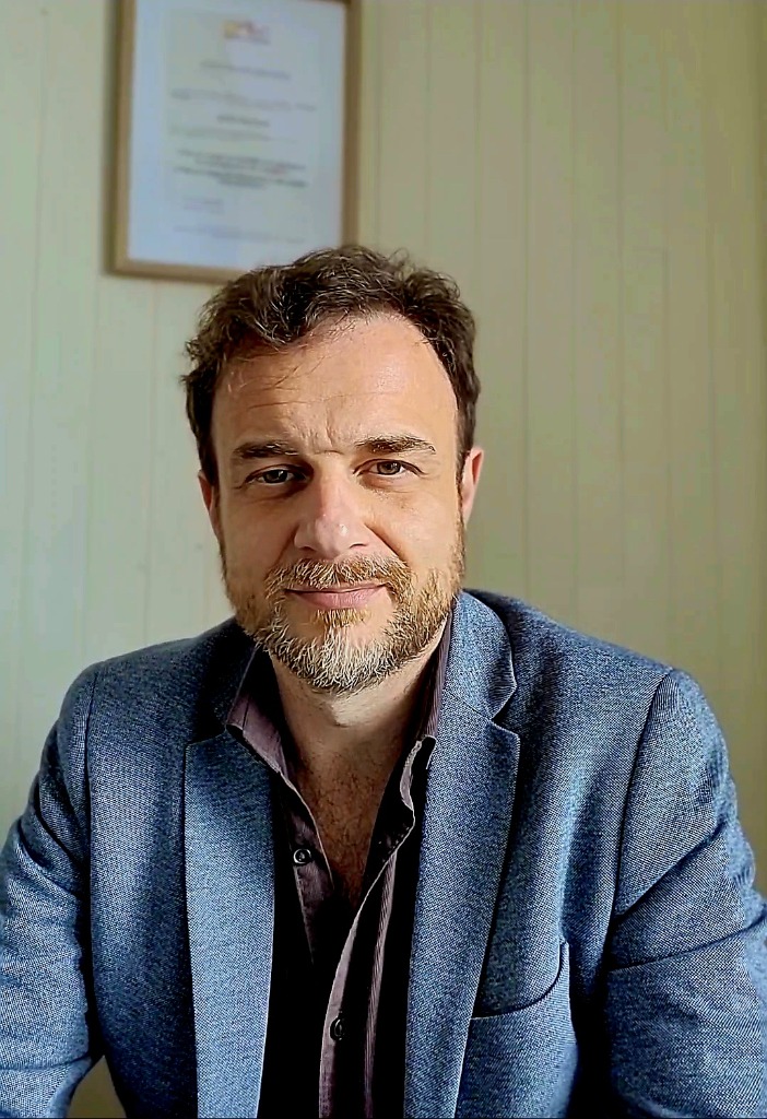 photo portrait Sylvain Maronnaud, sophro-analyste, constellations