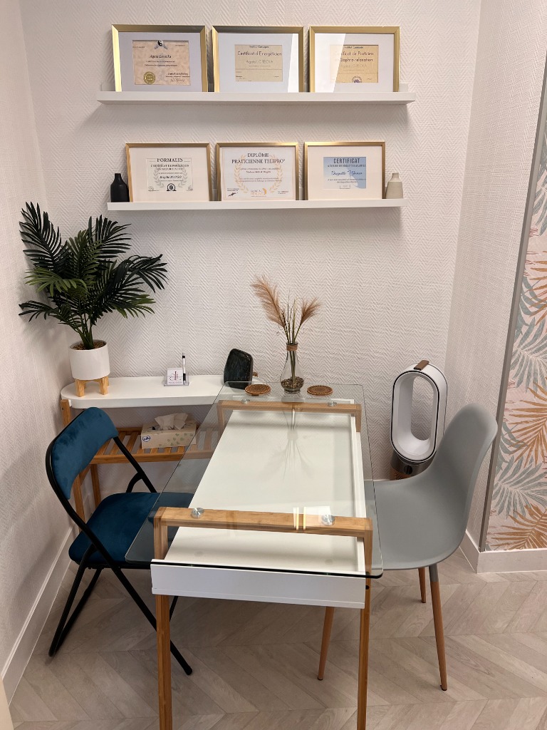 photo diplome Agata Lorecka - Thérapeute Holistique