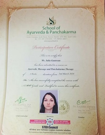 photo diplome Julia Gautreau - Massages ayurvédiques
