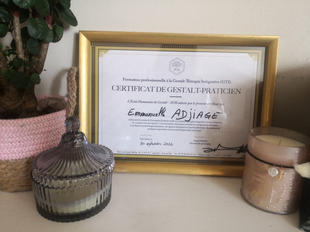 photo diplome Emmanuelle Adjiage 