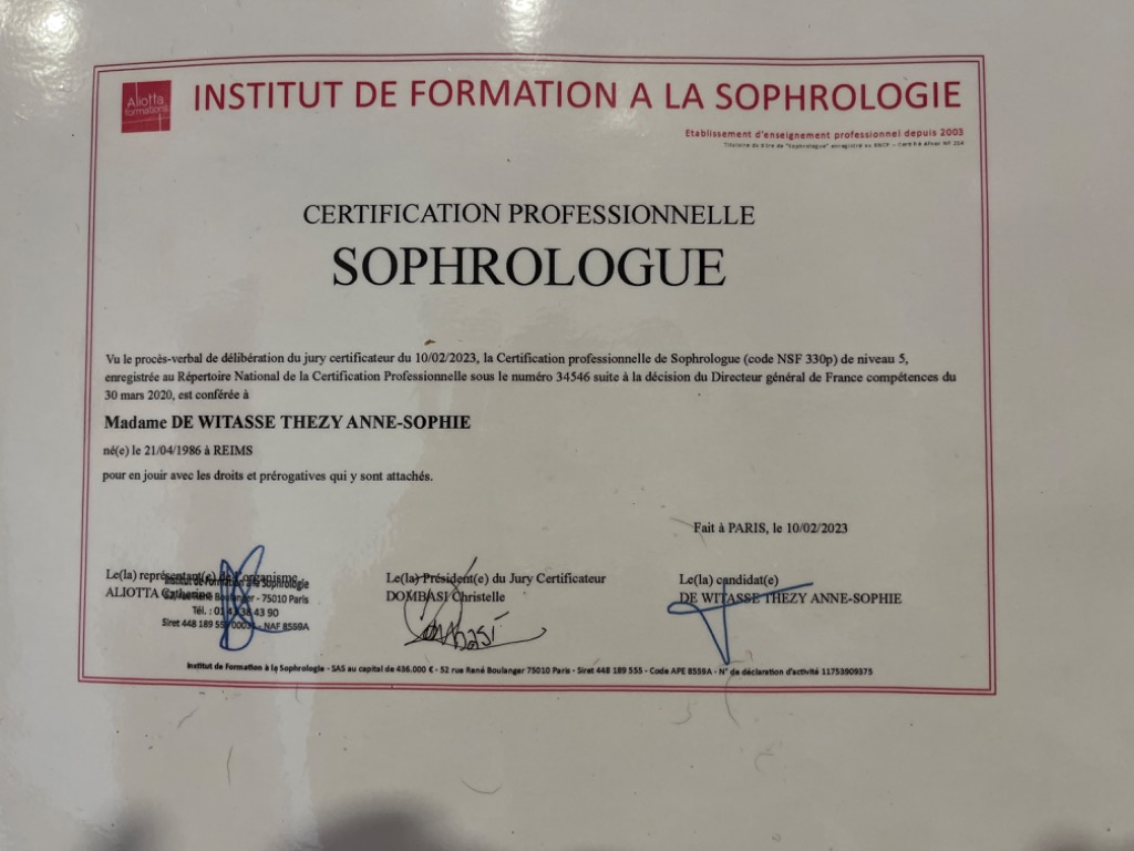 photo diplome Anne-Sophie de Thézy Sophrologue 