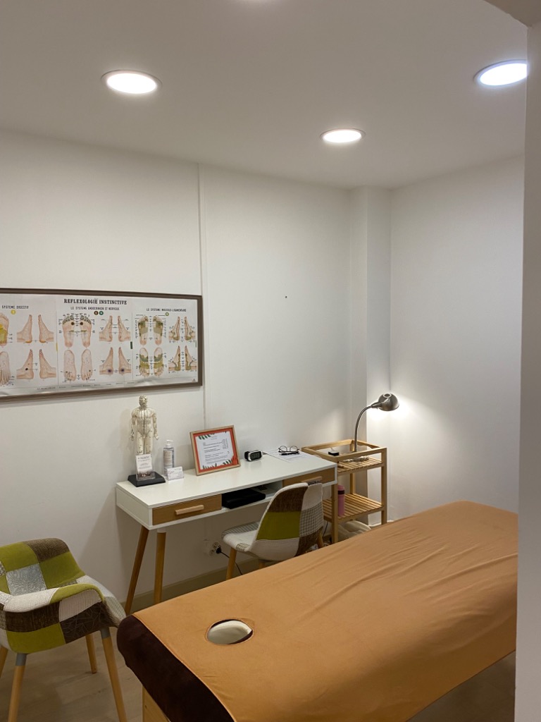 photo cabinet Kyoko Seitai Shiatsu