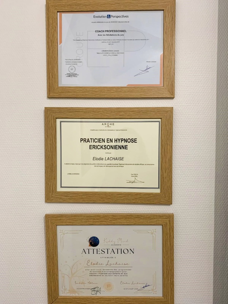 photo diplome Elodie LACHAISE - Coaching & Hypnose