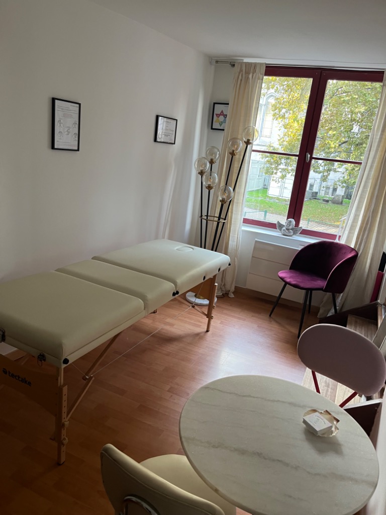 photo cabinet Energy Healing Monteyne