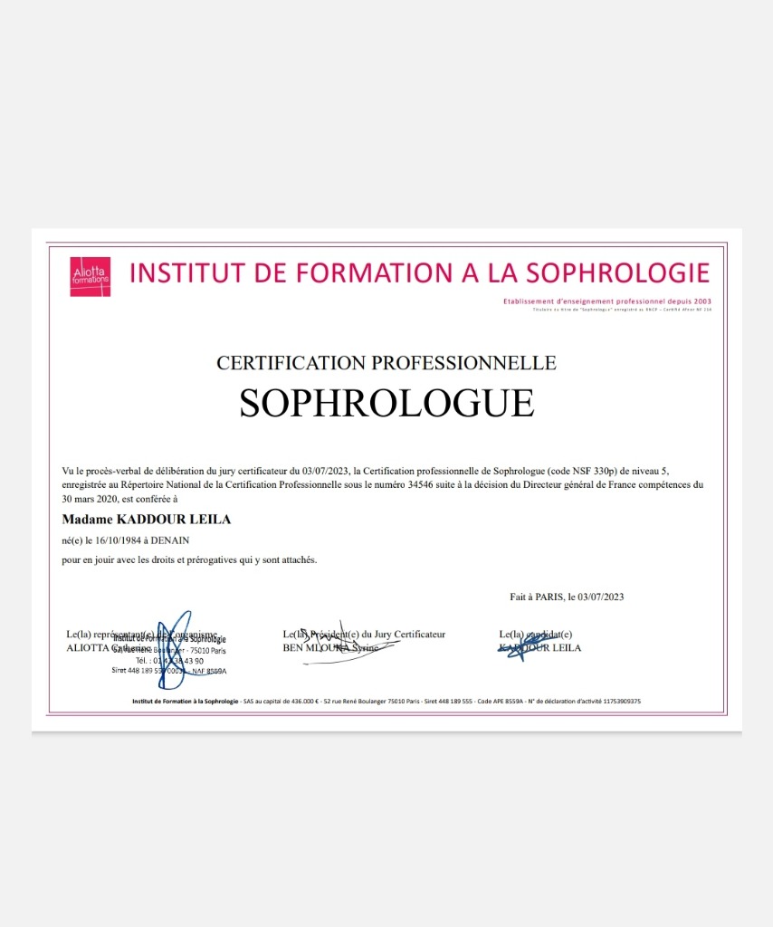 photo diplome Leila sophrologue 