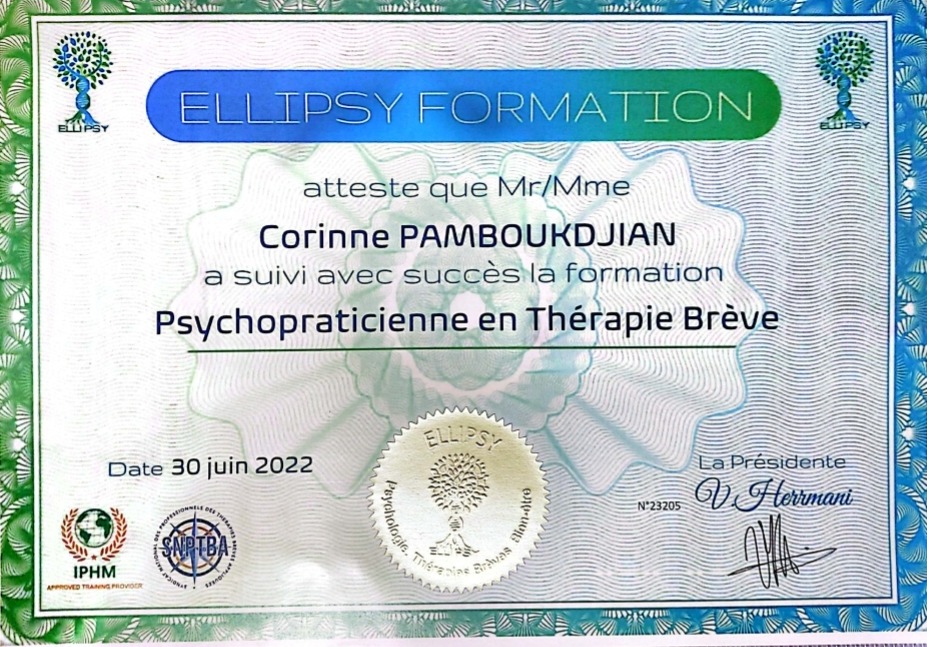 photo diplome Corinne PAMBOUKDJIAN