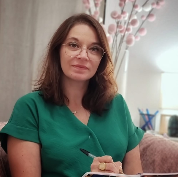 Cynthia praticienne en hypnose 