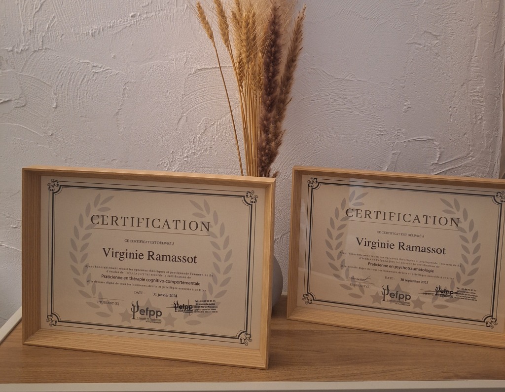 photo diplome Virginie Ramassot - Cabinet de psychothérapie TCC