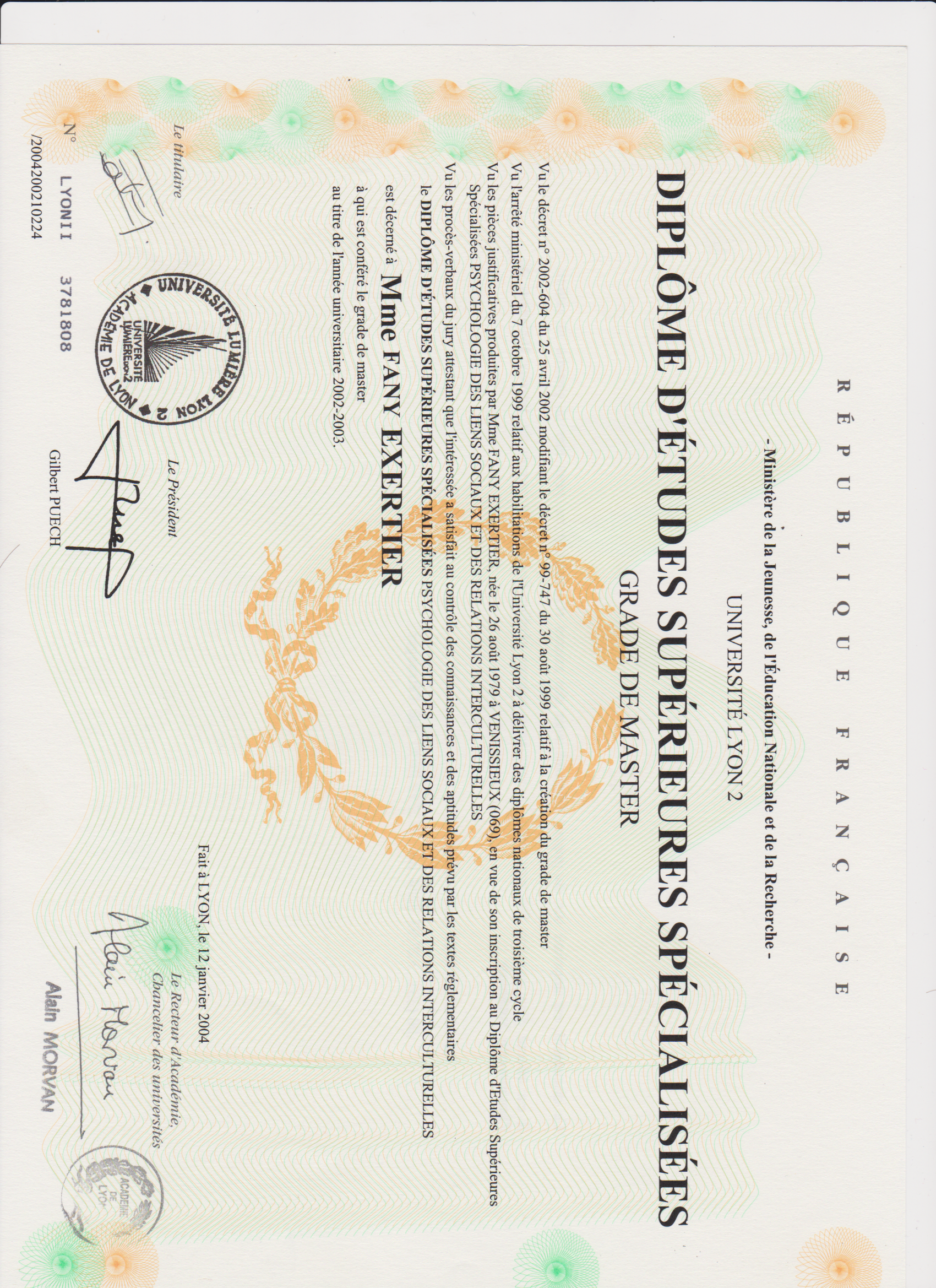 photo diplome Fany Exertier psychologue Lyon Bellecour