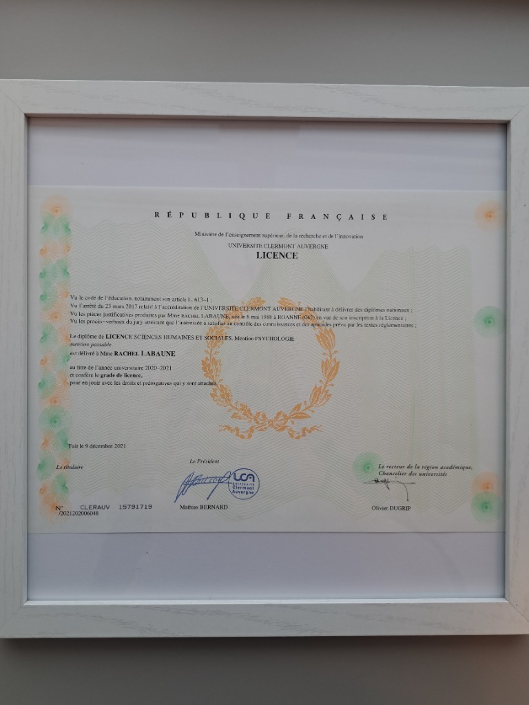 photo diplome Zen-Hypnose. Rachel Trévisan 