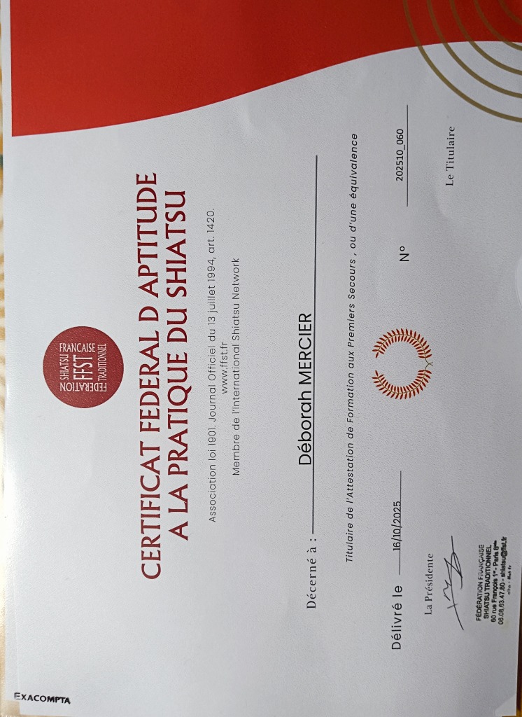 photo diplome Deborah_ mercier_shiatsu 