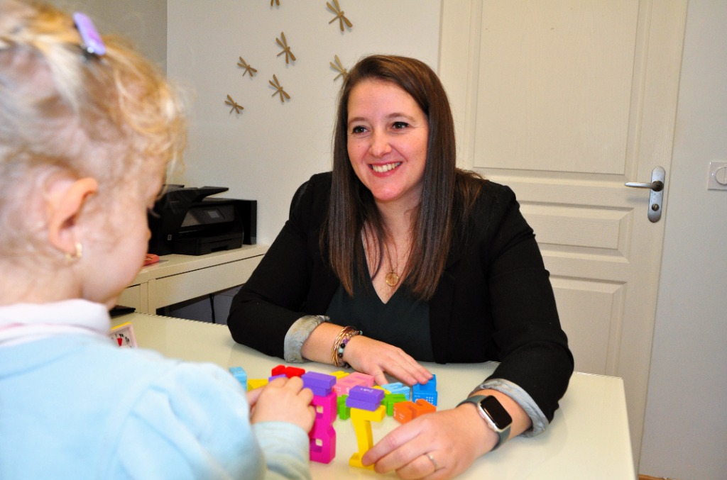 photo seance Justine Reynaud - Enseignante Orthopédagogue 