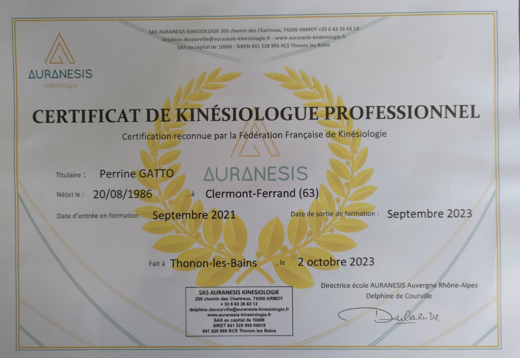 photo diplome Perrine Gatto Kinesio
