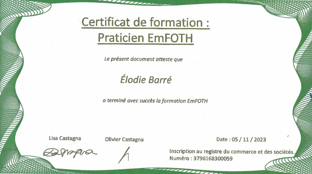 photo diplome Élodie Barré - Accompagnement Énergétique 