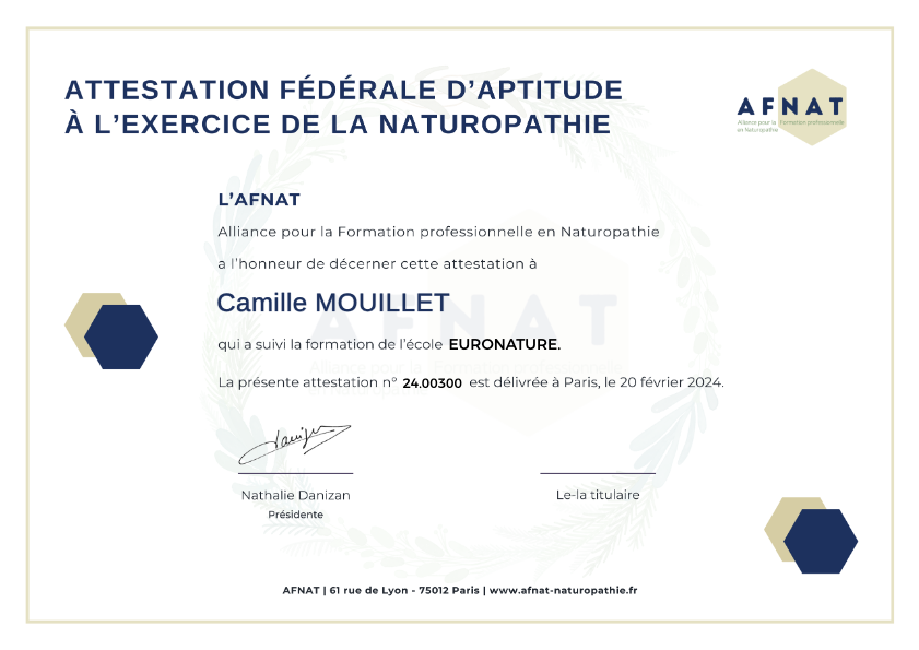 photo diplome Camille Mouillet Naturopathe
