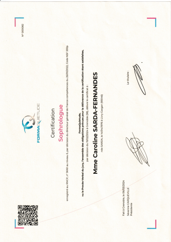 photo diplome Caroline Sarda-Fernandes -Mavaguedecalme