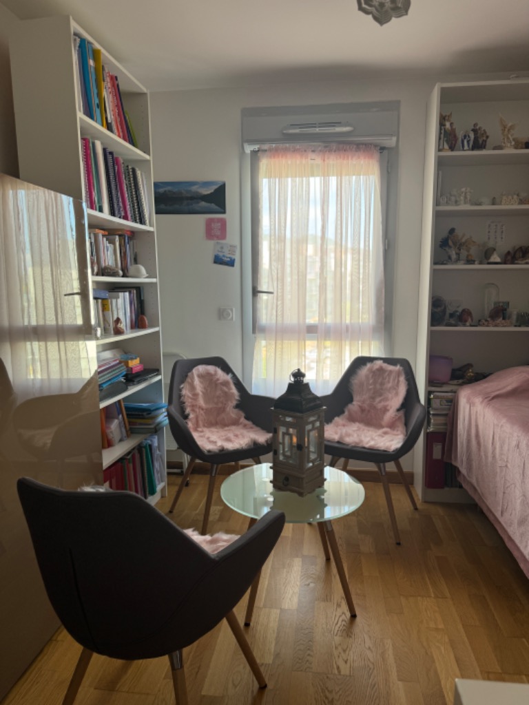 photo cabinet Frédérique DAMERVAL