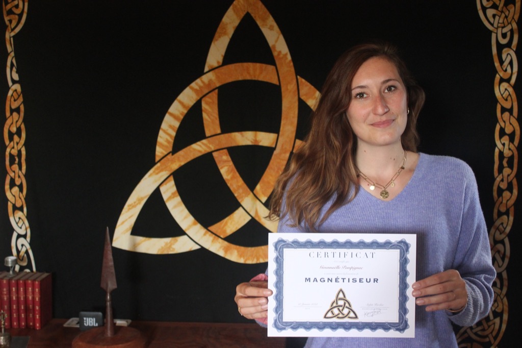 photo diplome Magnétiseur Guérisseur Gwennaëlle