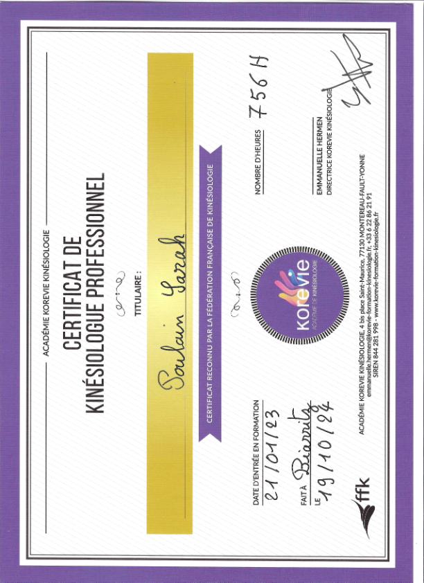 photo diplome Sarah POULAIN Kinésiologie