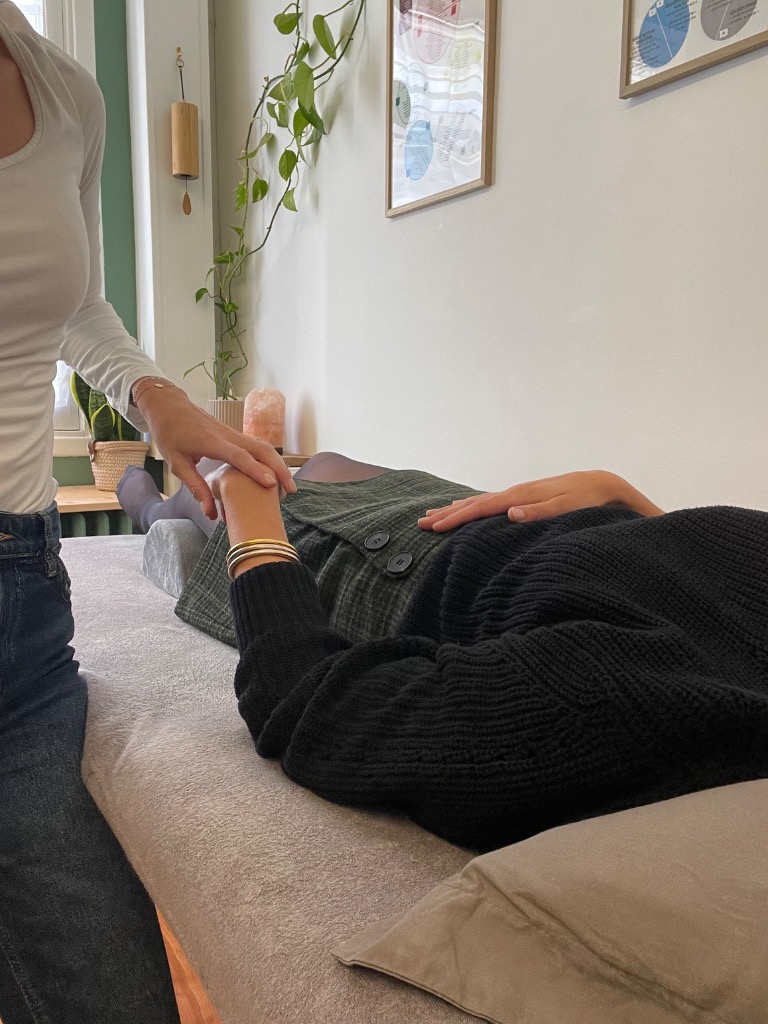 photo seance Sarah POULAIN Kinésiologie