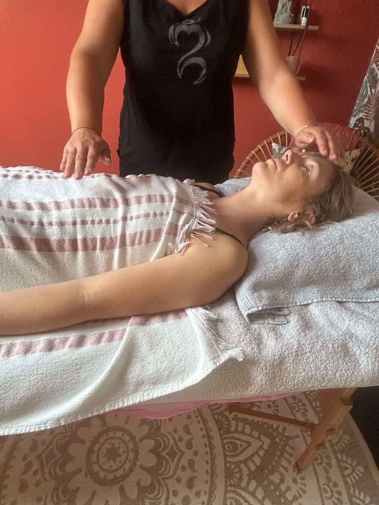 photo seance Anne-Sophie CALLEWAERT Psychogénéalogie Énergétiqu