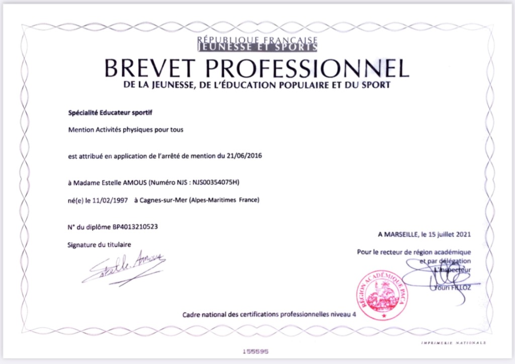photo diplome Estelle Amous