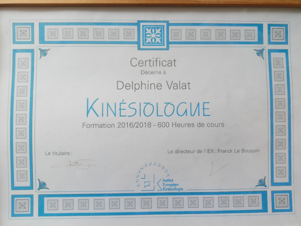 photo diplome Delphine VALAT - Kinésiologue