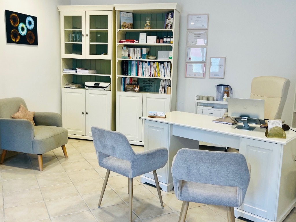 photo cabinet Jeanne Perrin 