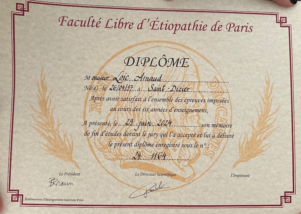 photo diplome ARNAUD Loïc Etiopathe
