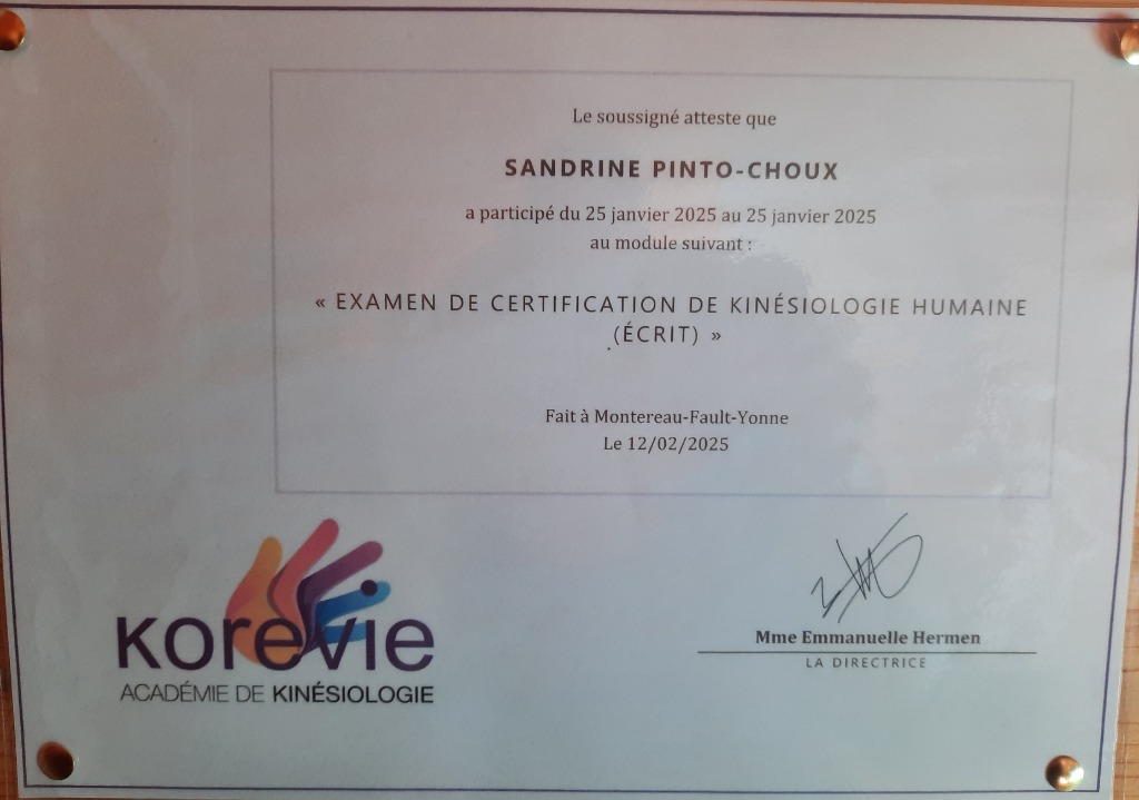 photo diplome Sandrine Kinésiologie