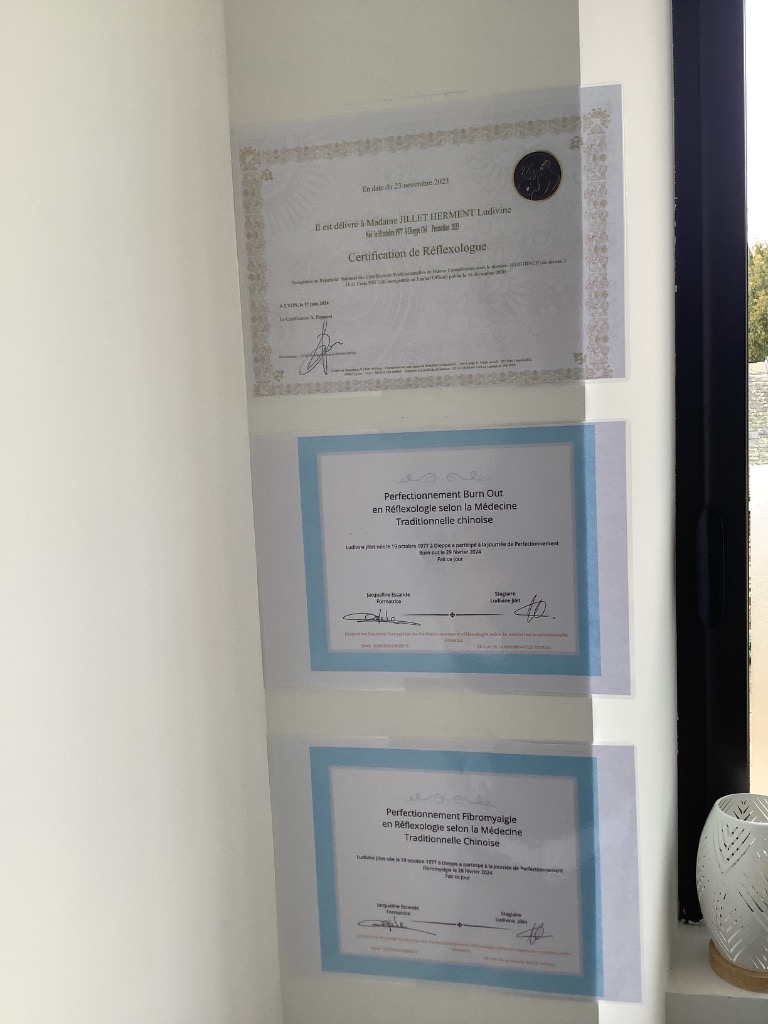 photo diplome Ludivine Jillet reflexologue 