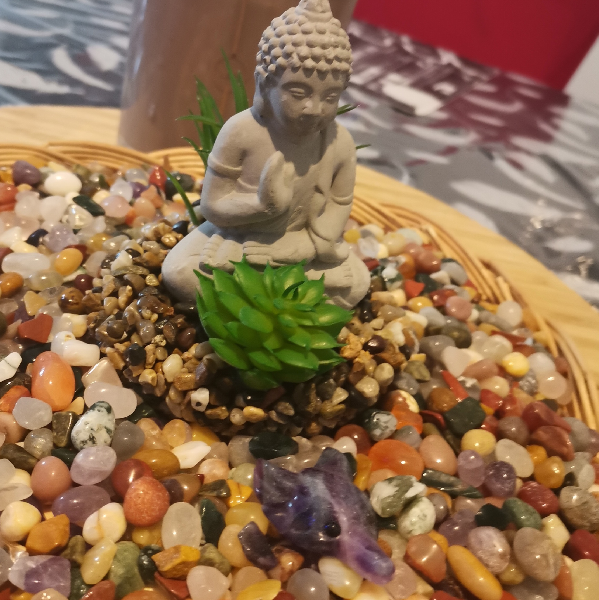 Karine Praticienne lithothérapie. Voyance