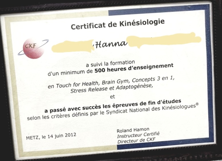 photo diplome Hanna kinésiologue 