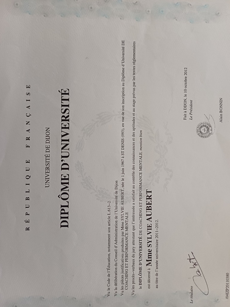 photo diplome Sylvie Aubert Psycho-Astrologue