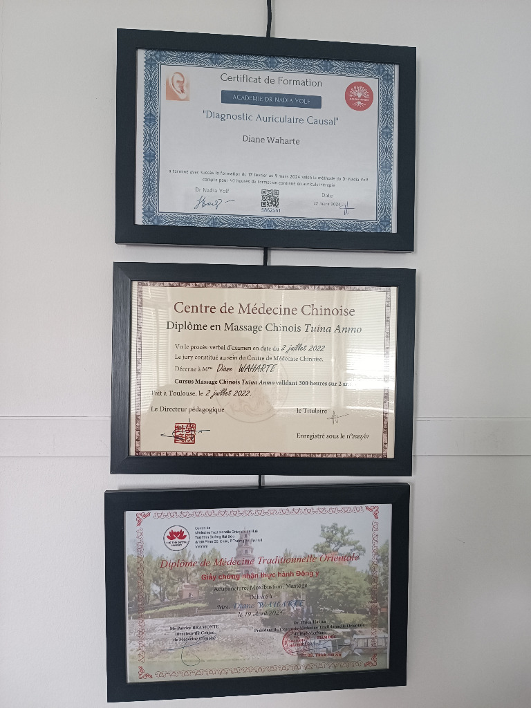 photo diplome Diane acupuncture 06.62.25.67.14