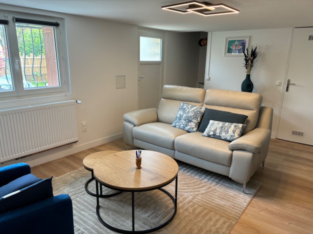 photo cabinet Dhana Sugumaran