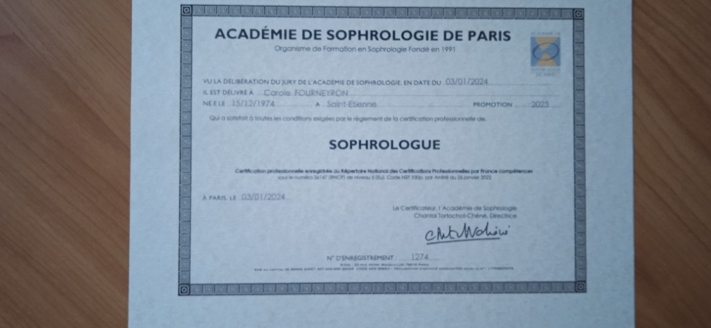 photo diplome CAROLE FOURNEYRON SOPHROLOGUE RNCP