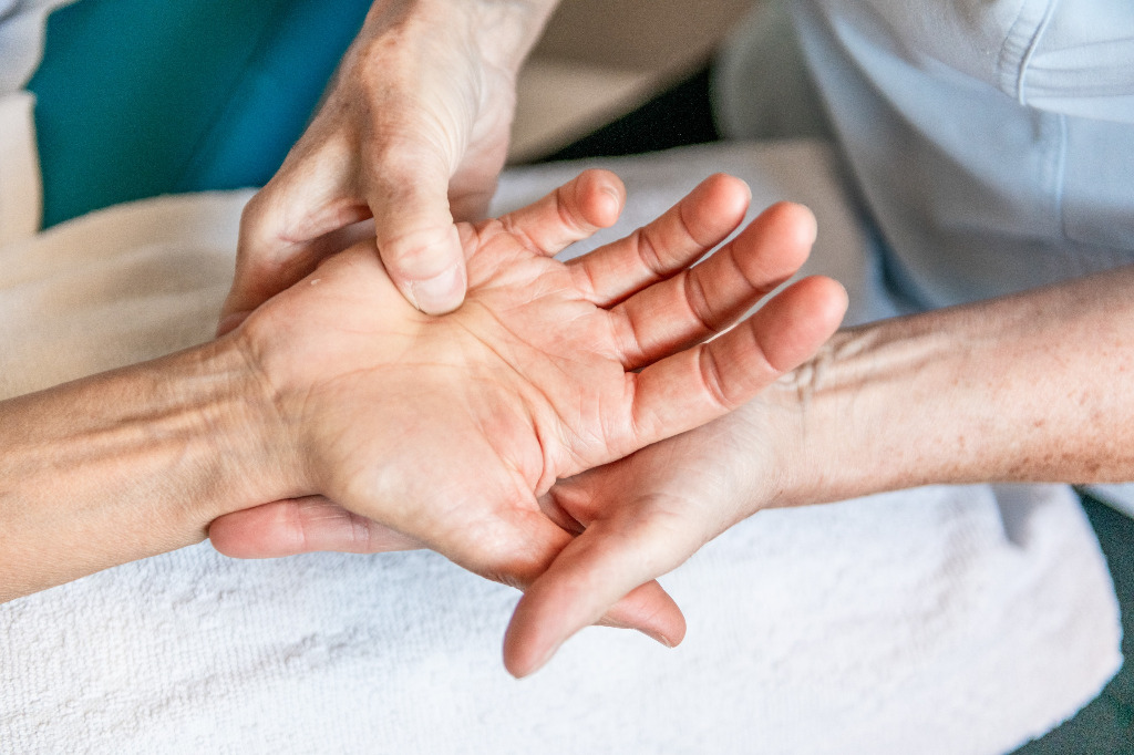 photo seance Patricia Sabadello réflexogue & massothérapeute