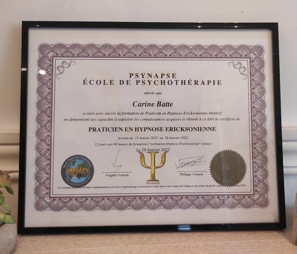 photo diplome Carine Praden Batte Hypnose