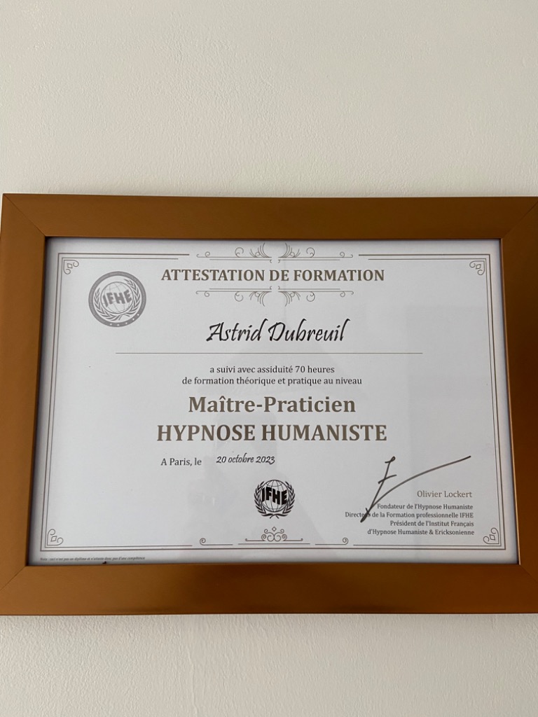 photo diplome Yonne hypnose-Astrid Dubreuil