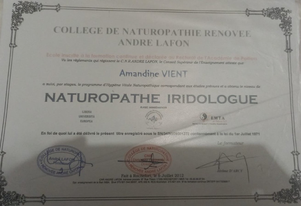 photo diplome Amandine Naturopathe Angevine