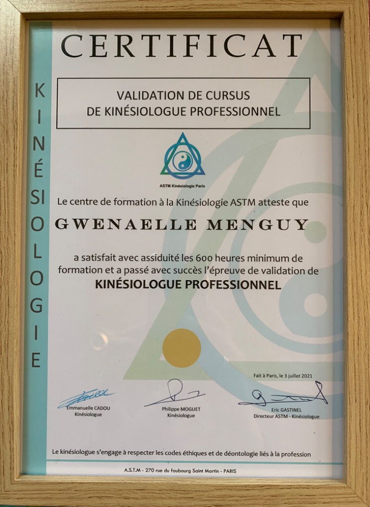 photo diplome Gwenaëlle Menguy kinésiologue 
