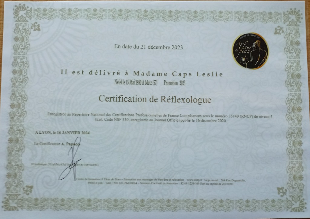 photo diplome Leslie CAPS