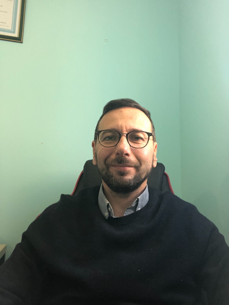 photo portrait Viale Eric Ostéopathe 