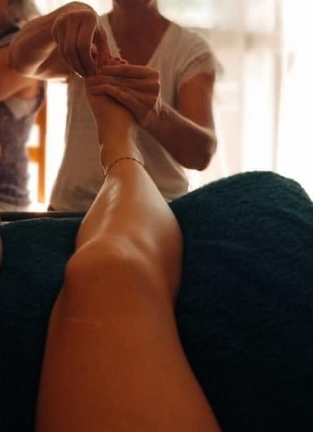 photo seance Lucie MIRASSON Réflexologue