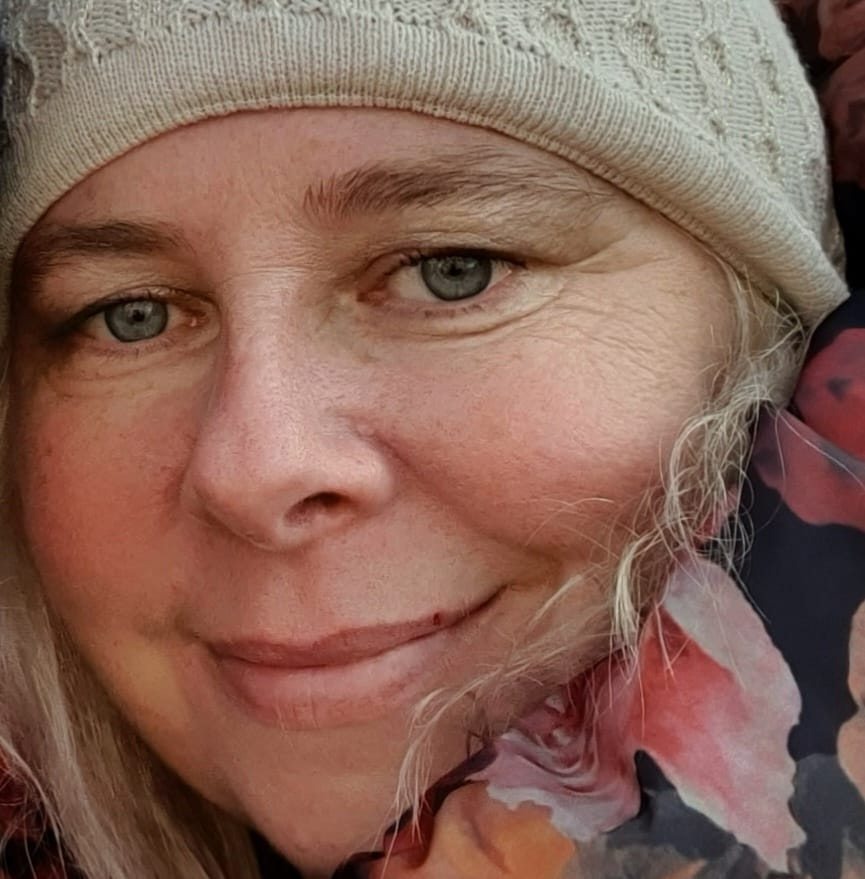 photo portrait Corinne Bonin psychogénéalogiste 