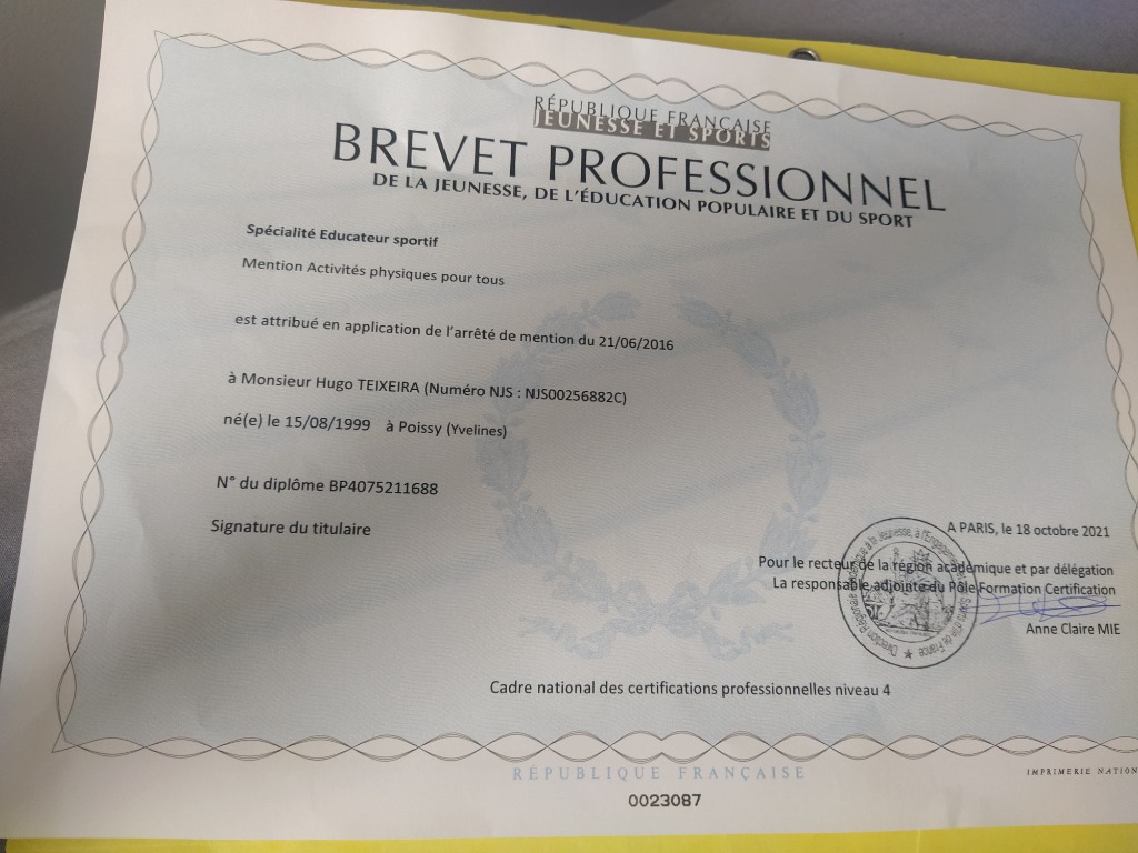 photo diplome Hugo votre Coach sportif