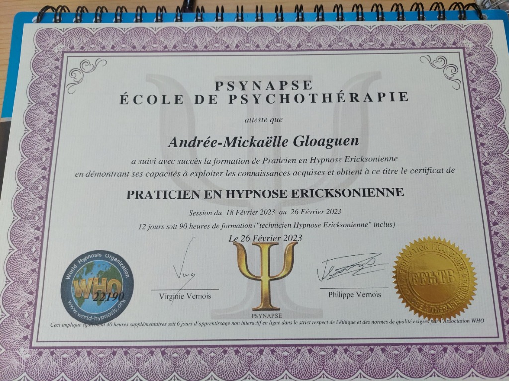 photo diplome Andrée-Mickaelle Gloaguen (AMG Thérapies)