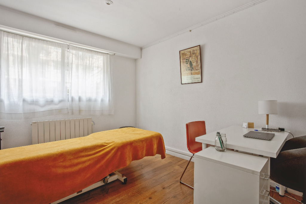 photo cabinet Marie-Catherine Deville